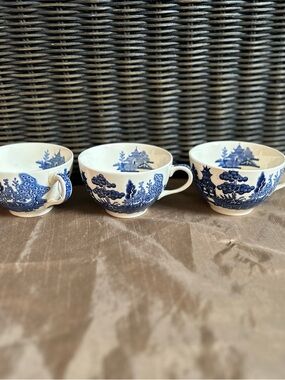 Blue Willow Porcelain Teacup - Classic Blue Pattern